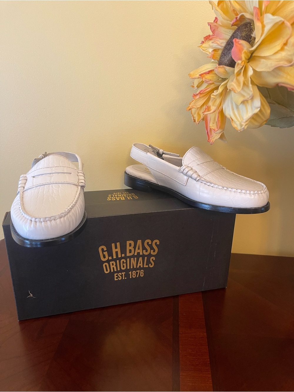 NWT G.H. Bass & Co. White Leather Women's Penny Slingback Loafers